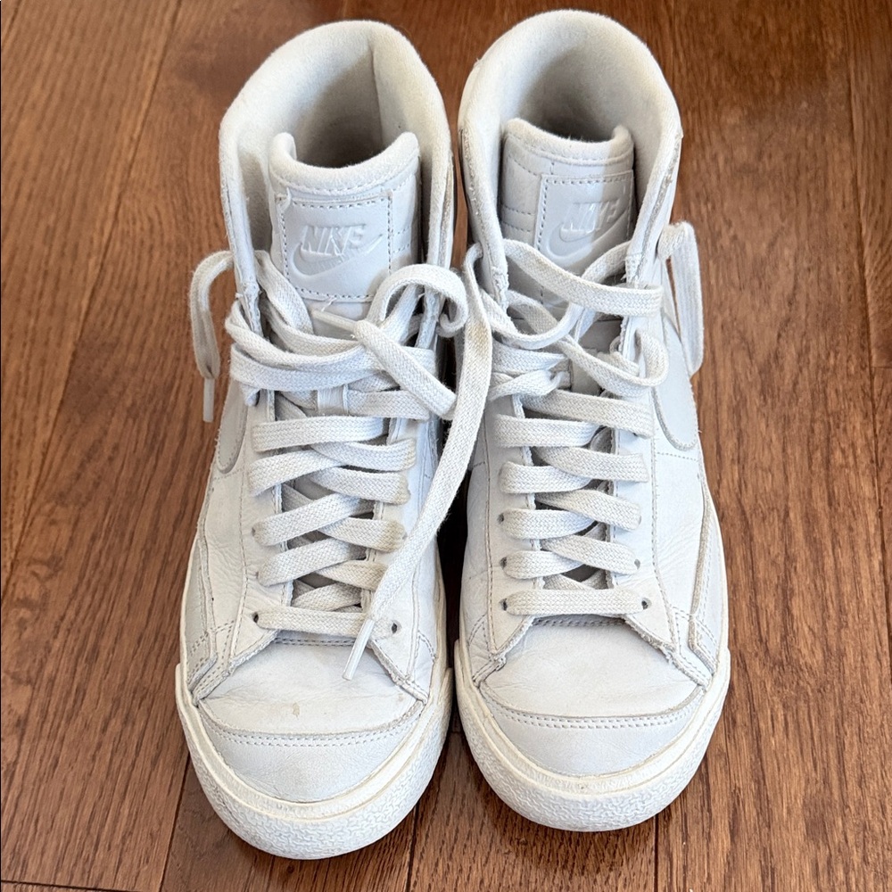 Nike Women's Size 8.5 White High-Top Sneakers